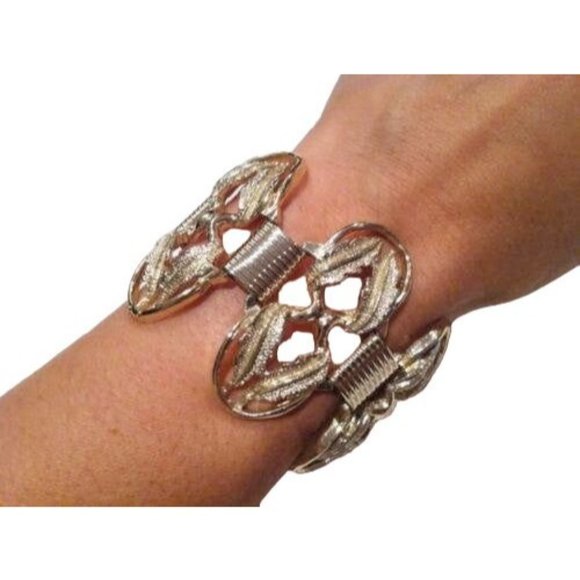 Vintage Book Chain Golden Link Bracelet Whimsical Leaves Design Sustainable Gift - Picture 3 of 5